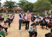 Công an huyện Cư Jút phối hợp hợp công ty xe máy Huân lai Hương tổ chức tuyên truyền ATGT cho học sinh